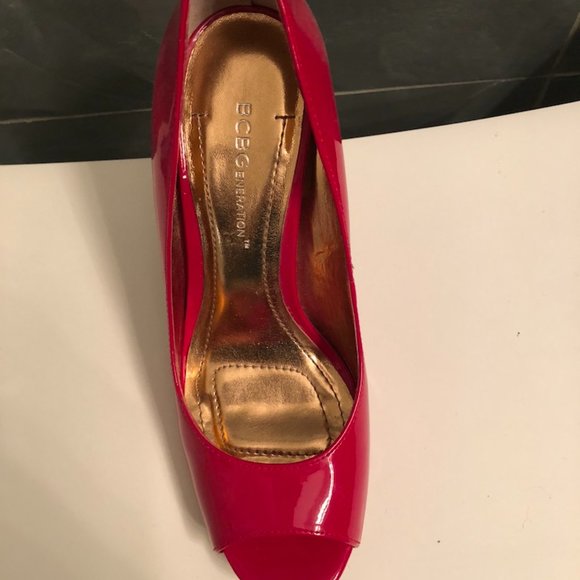 BCBG Generation Red Pumps size 6 - Picture 5 of 7